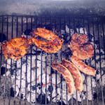 BBQ with my family. Delicious meat, sausages & vegetables. My tip for a veggie BBQ: Halloumi - Mango spit or asparagus with goat cheese dip. 😍😍😍