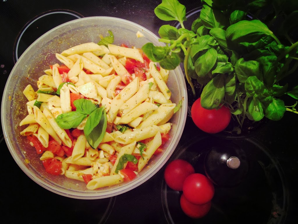 Nudelsalat mit Mozzarella