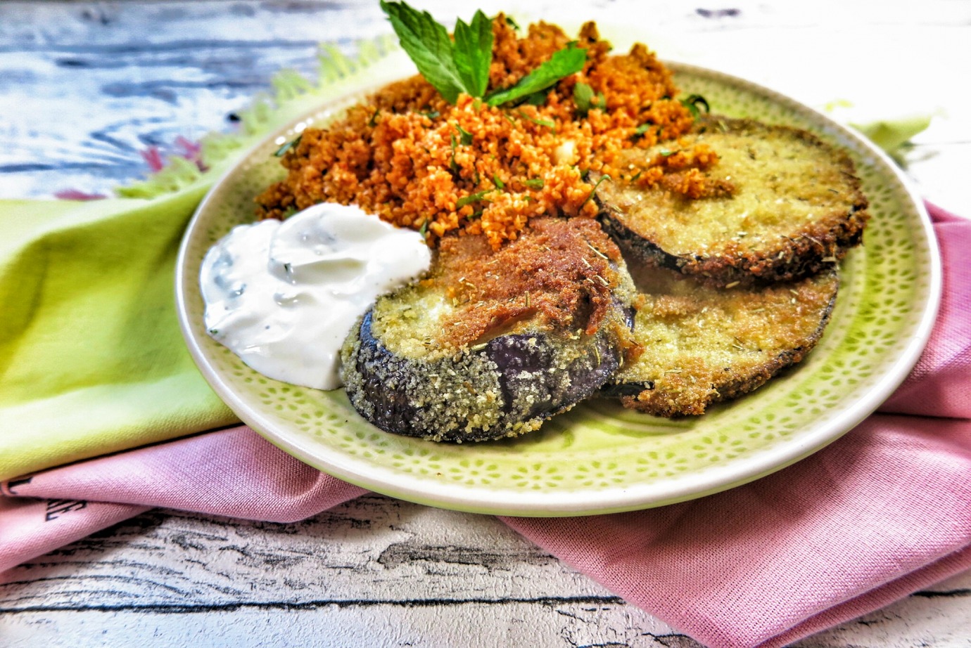 Panierte Aubergine mit Minze-Joghurt Dip